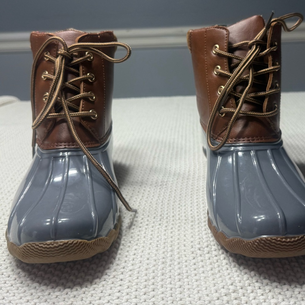 Jessica Simpson Gray and Brown Winter/Rain Boots size 8.5